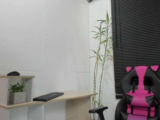 Live sex webcam photo for nenej1 #276385926