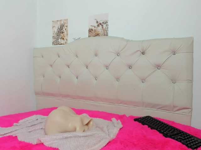 Live sex webcam photo for nenej1 #276434715