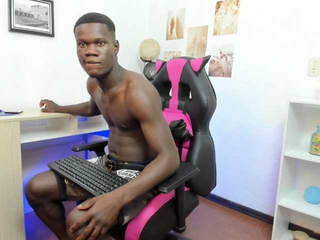 Live sex webcam photo for nenej1 #278138285