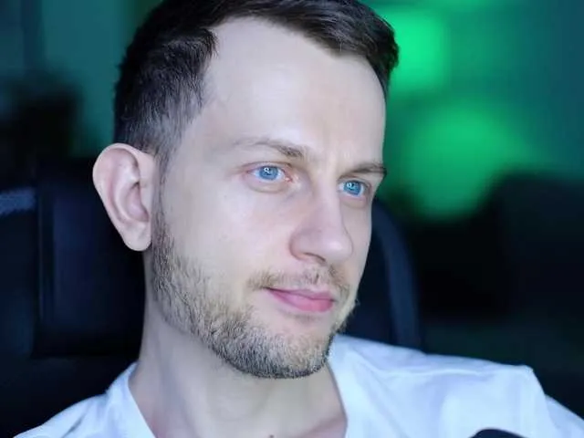 Live sex webcam photo for neonguy #277250219