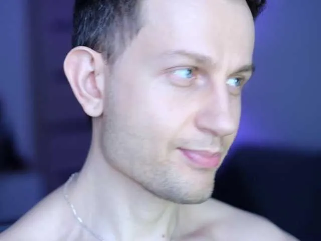 Live sex webcam photo for neonguy #277352572