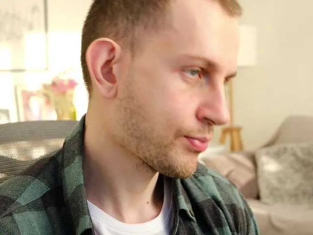 Live sex webcam photo for neonguy #277658213