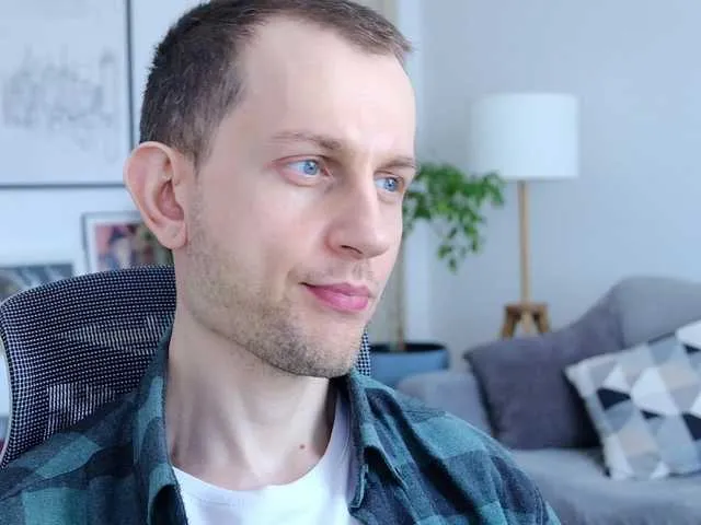 Live sex webcam photo for neonguy #277756608