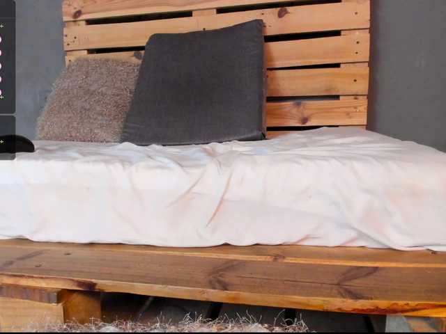 Live sex webcam photo for nicol-botero #276377152