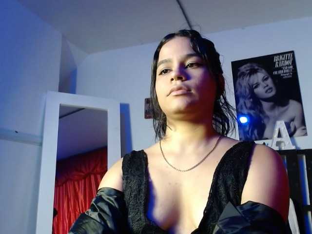 Live sex webcam photo for nicol-sepulve #272799065