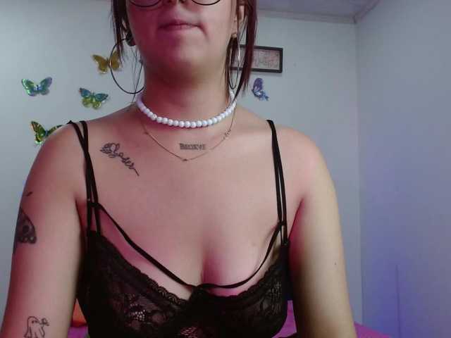 Live sex webcam photo for nicole-sweet2 #277621140