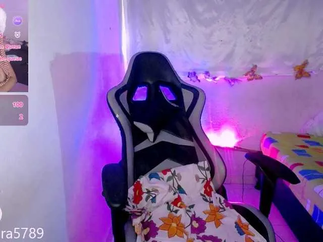 Live sex webcam photo for ninatinydoll #291628649