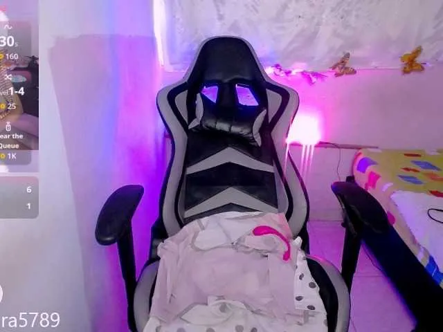 Live sex webcam photo for ninatinydoll #291675546