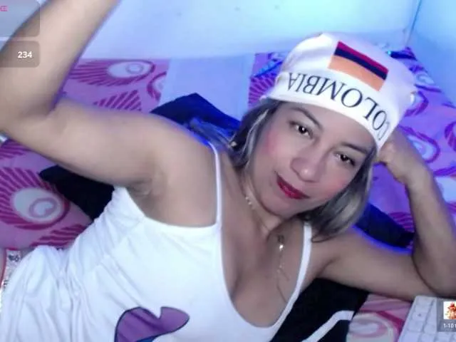 Live sex webcam photo for ninatinydoll #293866972