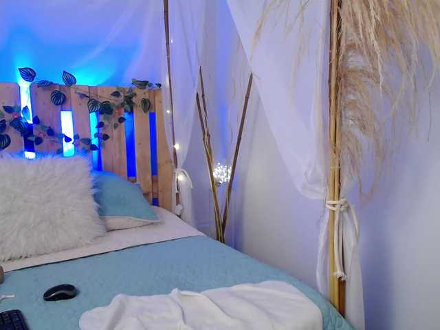 Live sex webcam photo for noahbloom #273790888