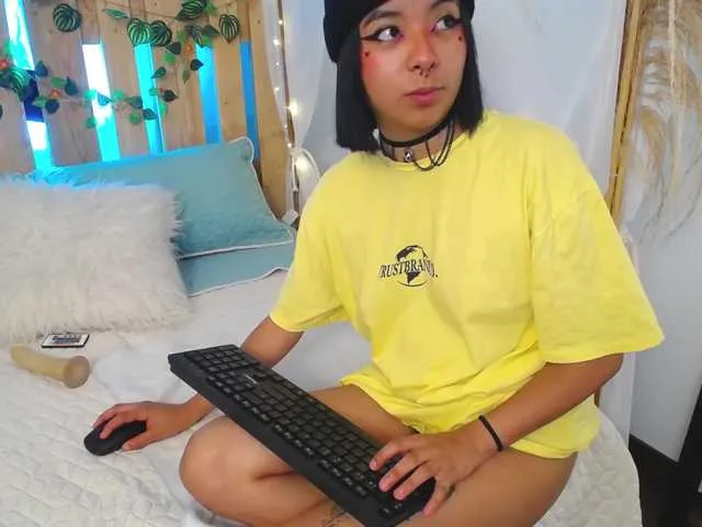 Live sex webcam photo for noahbloom #273807458