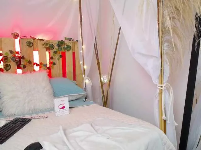 Live sex webcam photo for noahbloom #273841964