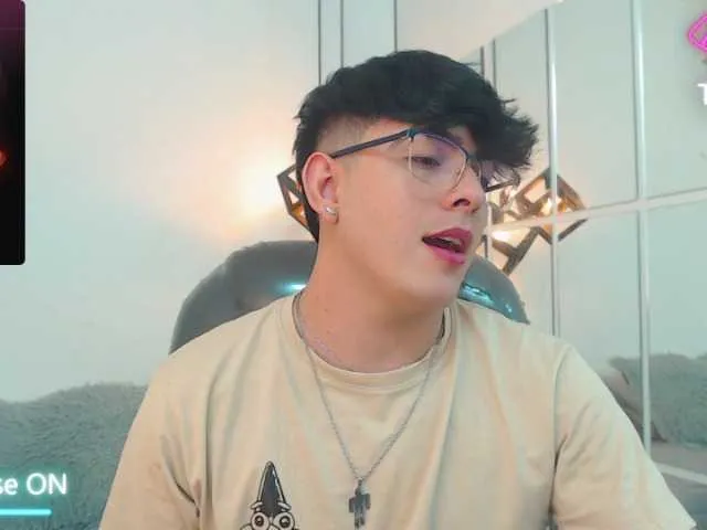 Live sex webcam photo for nolan-twink1 #289863536