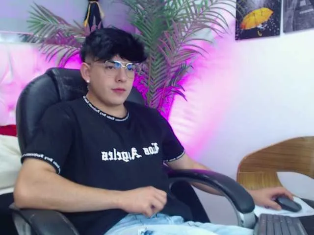 Live sex webcam photo for nolan-twink1 #290780872
