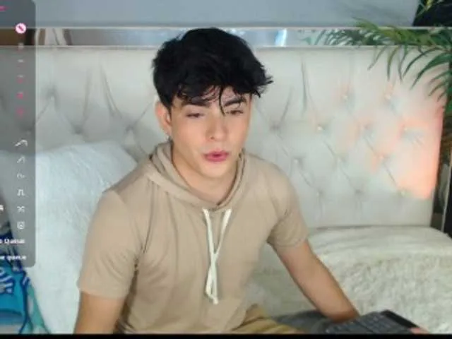 Live sex webcam photo for nolan-twink1 #291426183