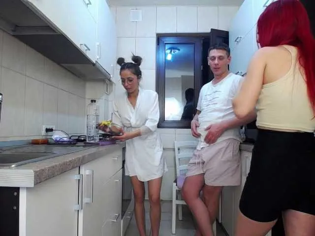 Live sex webcam photo for nolimit3some #272970383