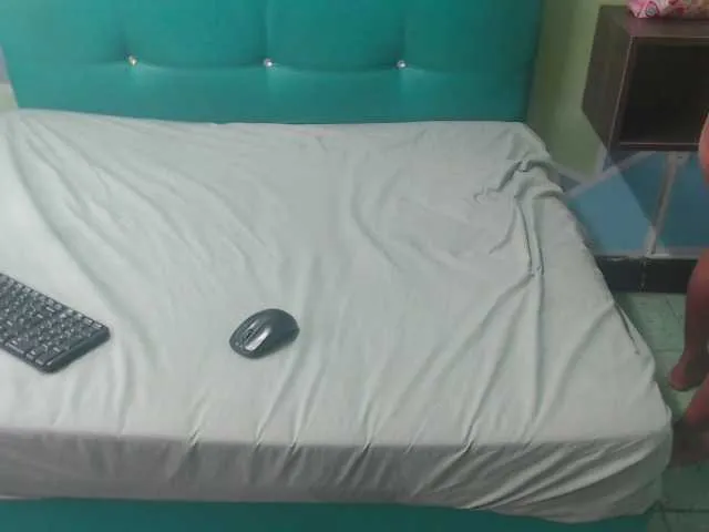 Live sex webcam photo for nyla-sexy23 #273235317