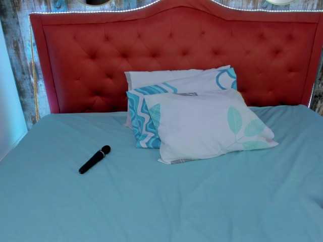 Live sex webcam photo for oliviia-love #290961761