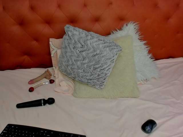 Live sex webcam photo for oliviia-love #291428345