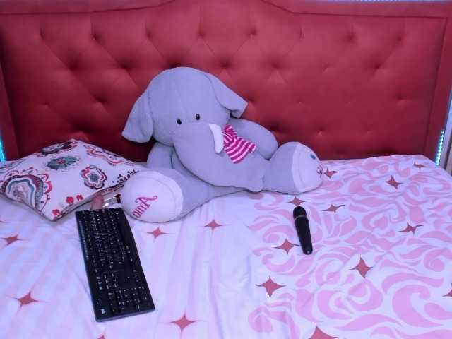 Live sex webcam photo for oliviia-love #291605397