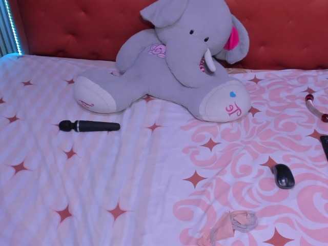 Live sex webcam photo for oliviia-love #291651738