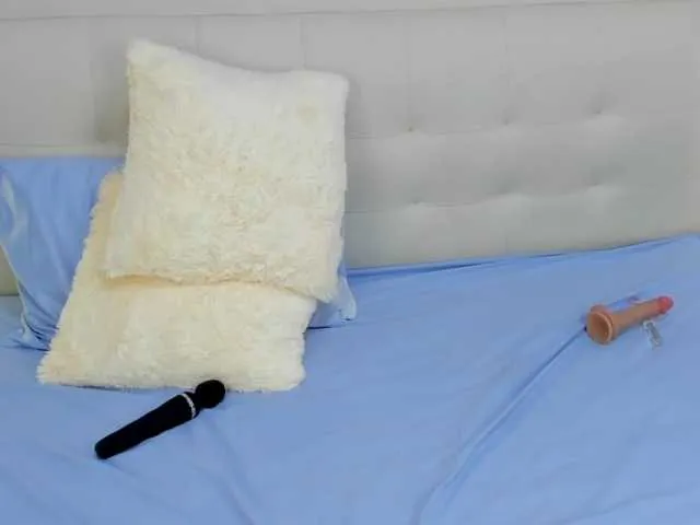 Live sex webcam photo for oliviia-love #291882252