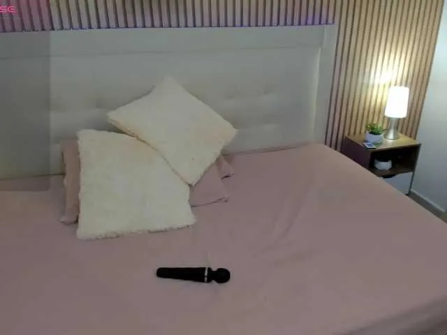 Live sex webcam photo for oliviia-love #292286303