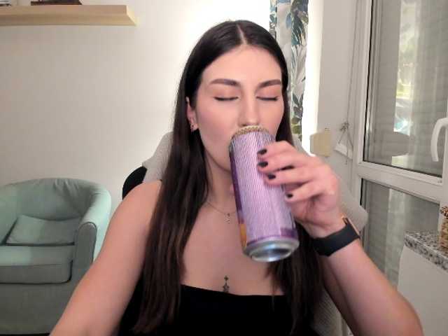 Live sex webcam photo for oliwiaaa2005 #290341399