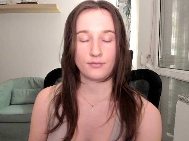 Live sex webcam photo for oliwiaaa2005 #290467263