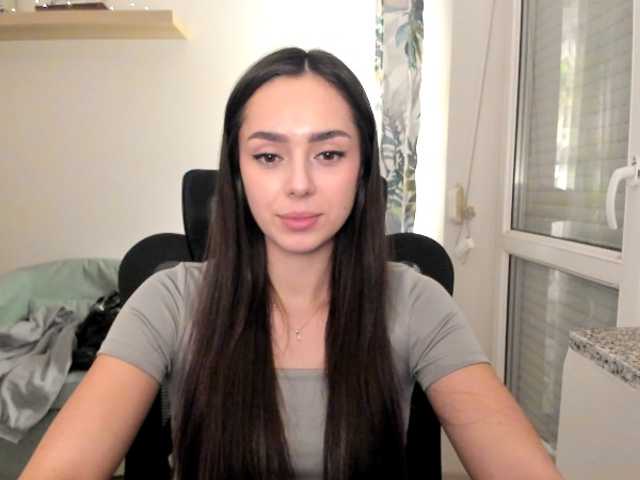 Live sex webcam photo for oliwiaaa2005 #290507382