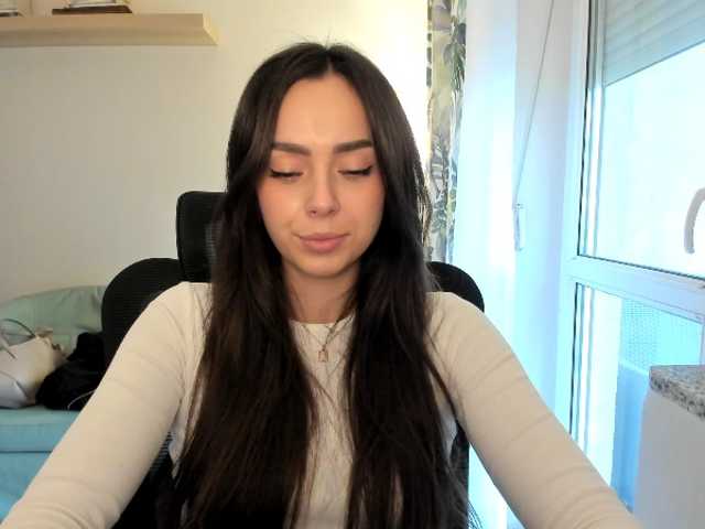 Live sex webcam photo for oliwiaaa2005 #290749756