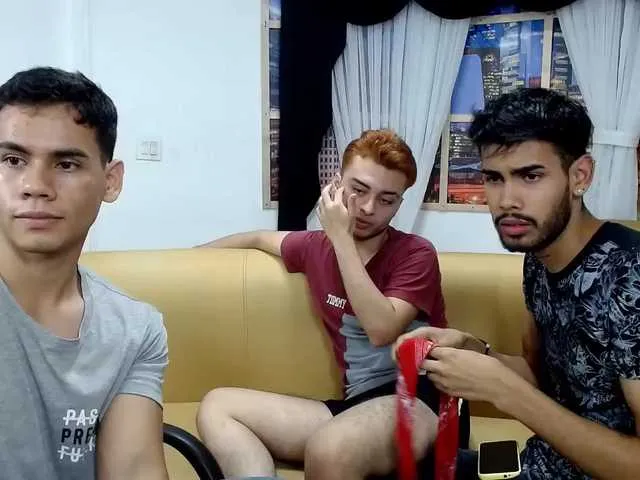 Live sex webcam photo for oversizedguys #274418018