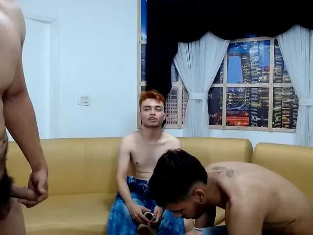 Live sex webcam photo for oversizedguys #274588848