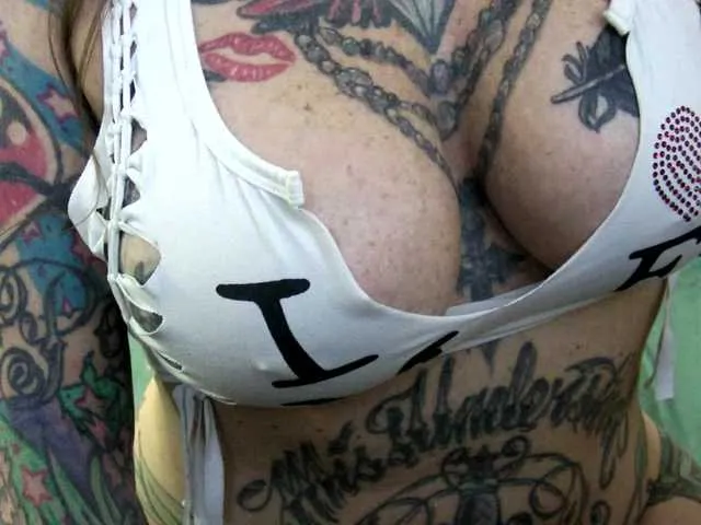 Live sex webcam photo for pamelagunns #293858077