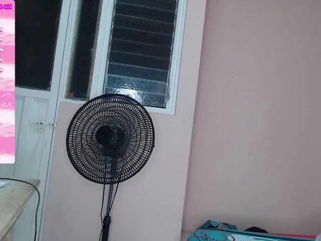 Live sex webcam photo for paola291 #272590661