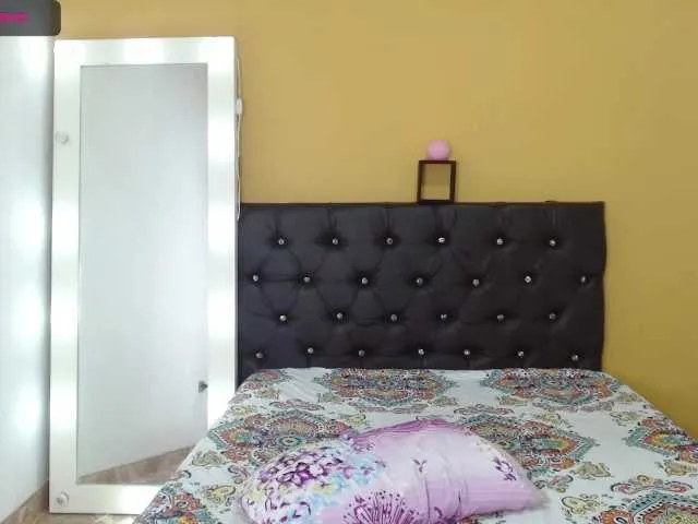Live sex webcam photo for paola291 #272982498