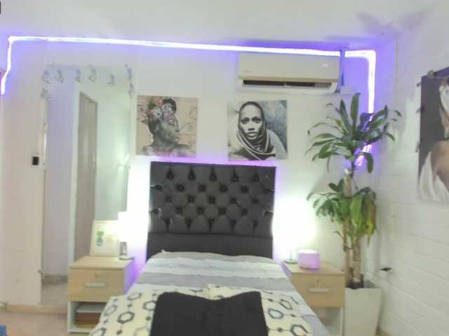 Live sex webcam photo for paolaih #274080258