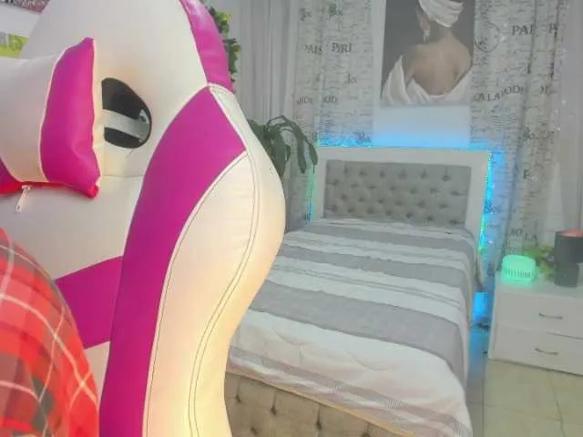 Live sex webcam photo for paolaih #275715581