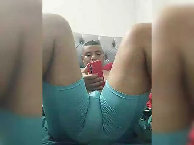 Live sex webcam photo for papihot22 #290672368