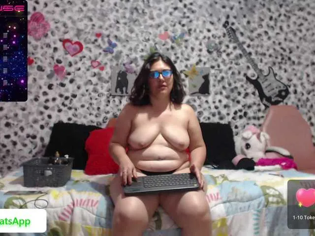 Live sex webcam photo for papillonflower12 #275695099