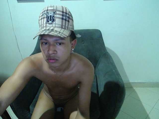 Live sex webcam photo for patrickyoun #276170503