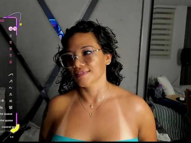 Live sex webcam photo for paula-daniela1 #290994032