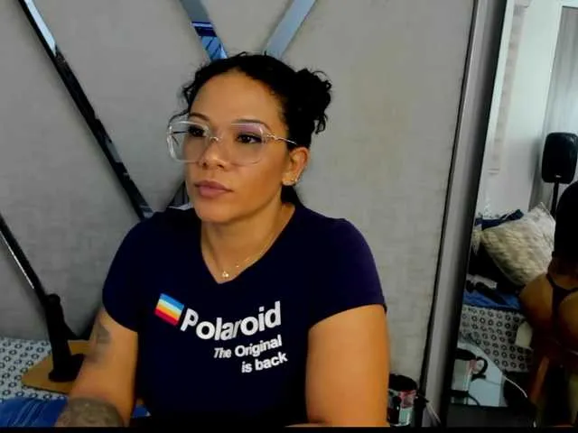 Live sex webcam photo for paula-daniela1 #291188575