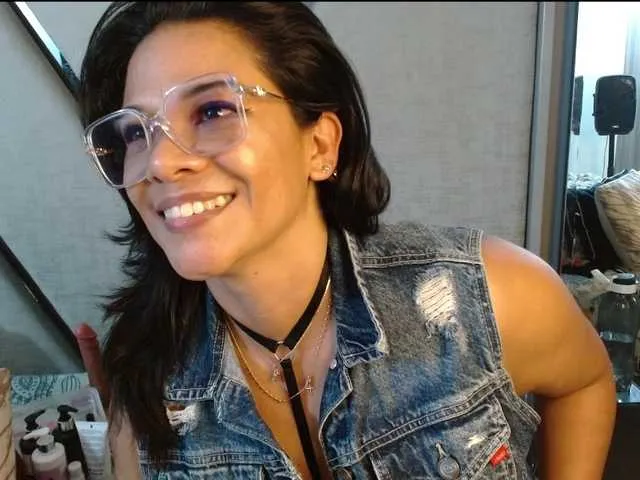 Live sex webcam photo for paula-daniela1 #291256872