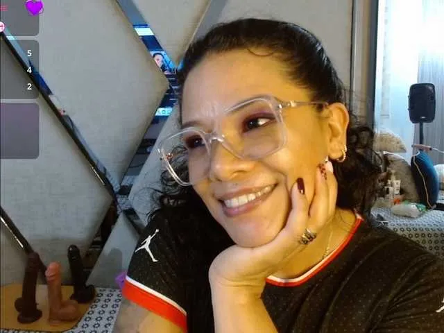 Live sex webcam photo for paula-daniela1 #291349506