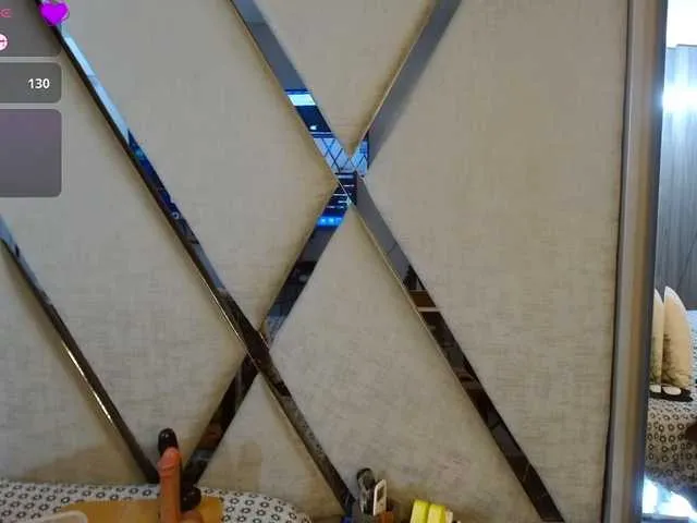 Live sex webcam photo for paula-daniela1 #291356733