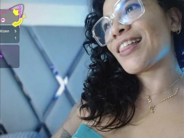 Live sex webcam photo for paula-daniela1 #292045386