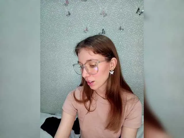 Live sex webcam photo for peachwinne #290035445