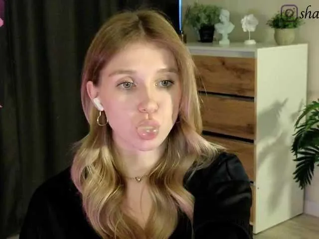 Live sex webcam photo for peachwinne #291135470