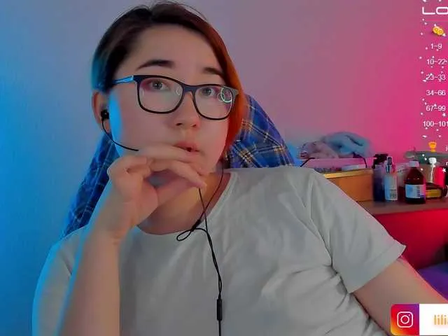 Live sex webcam photo for peachymilk #275934676
